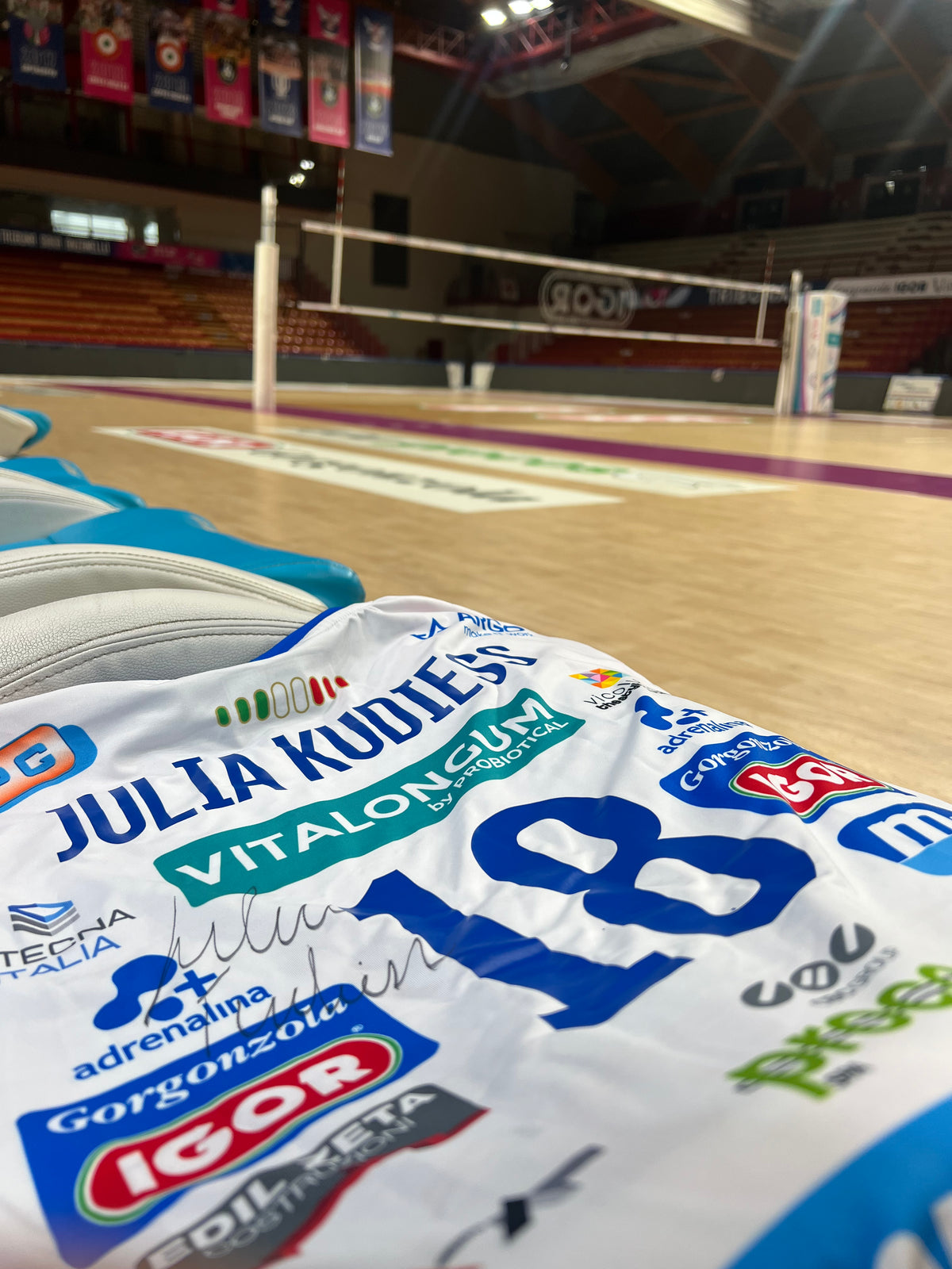 IGOR VOLLEY MAGLIA GARA AUTHENTIC HOME 2026/27 | PRIMA MAGLIA AUTOGRAFATA DA JULIA KUDIESS